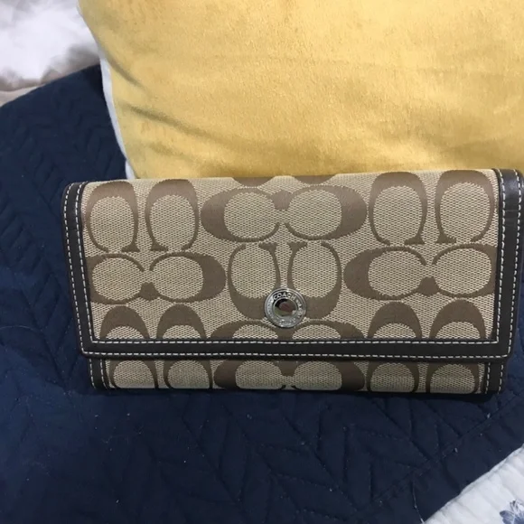 Coach Monogram Wallet - Picture 6 of 6